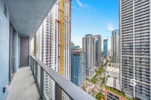 Apartment, Balkon, Stadtblick | Unterkunftsgelände