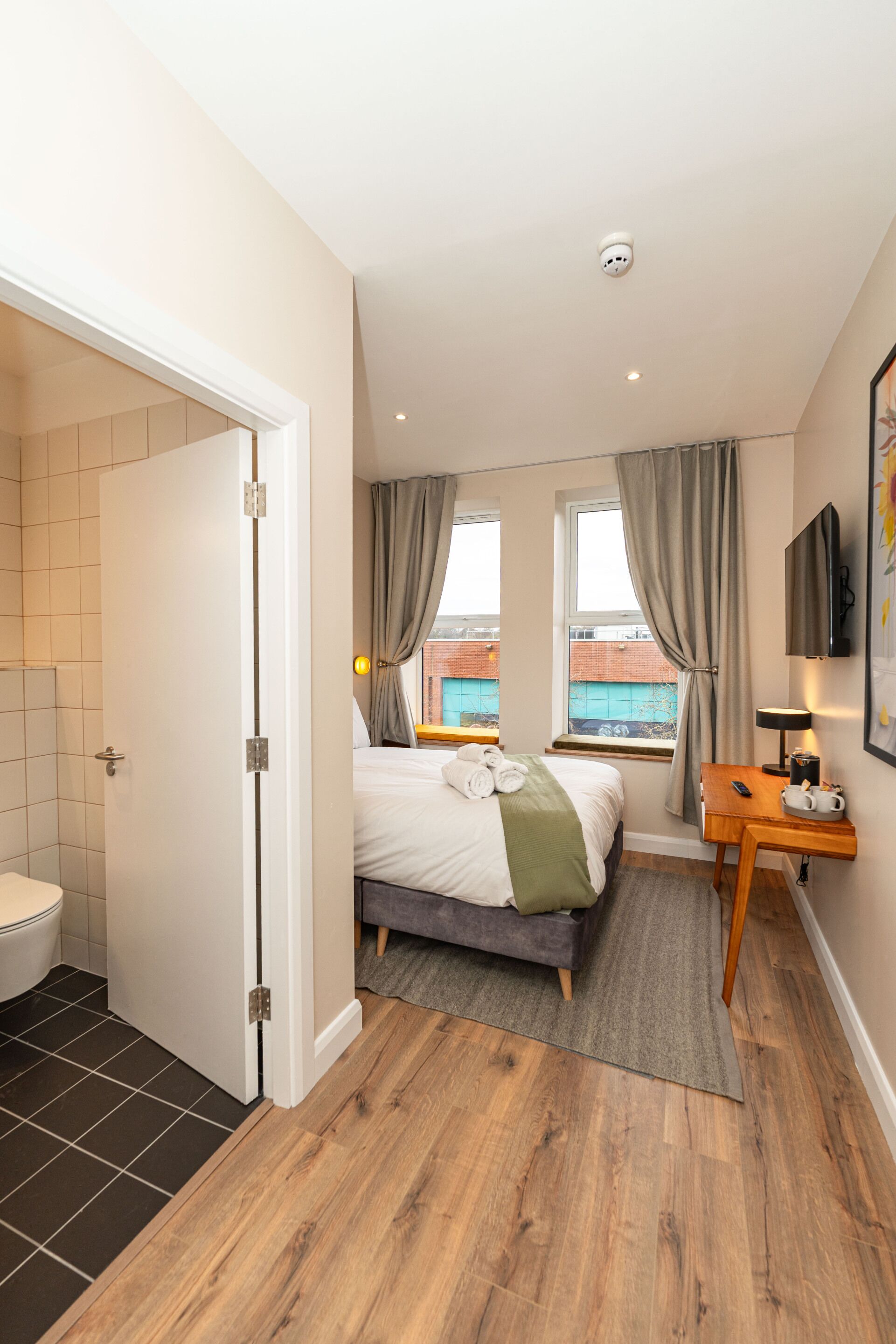 Standard Double Room, Ensuite | Desk, laptop workspace, iron/ironing board, free WiFi