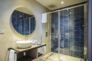Shower, hair dryer, bidet, towels - Partenope waterfront (Napoli)