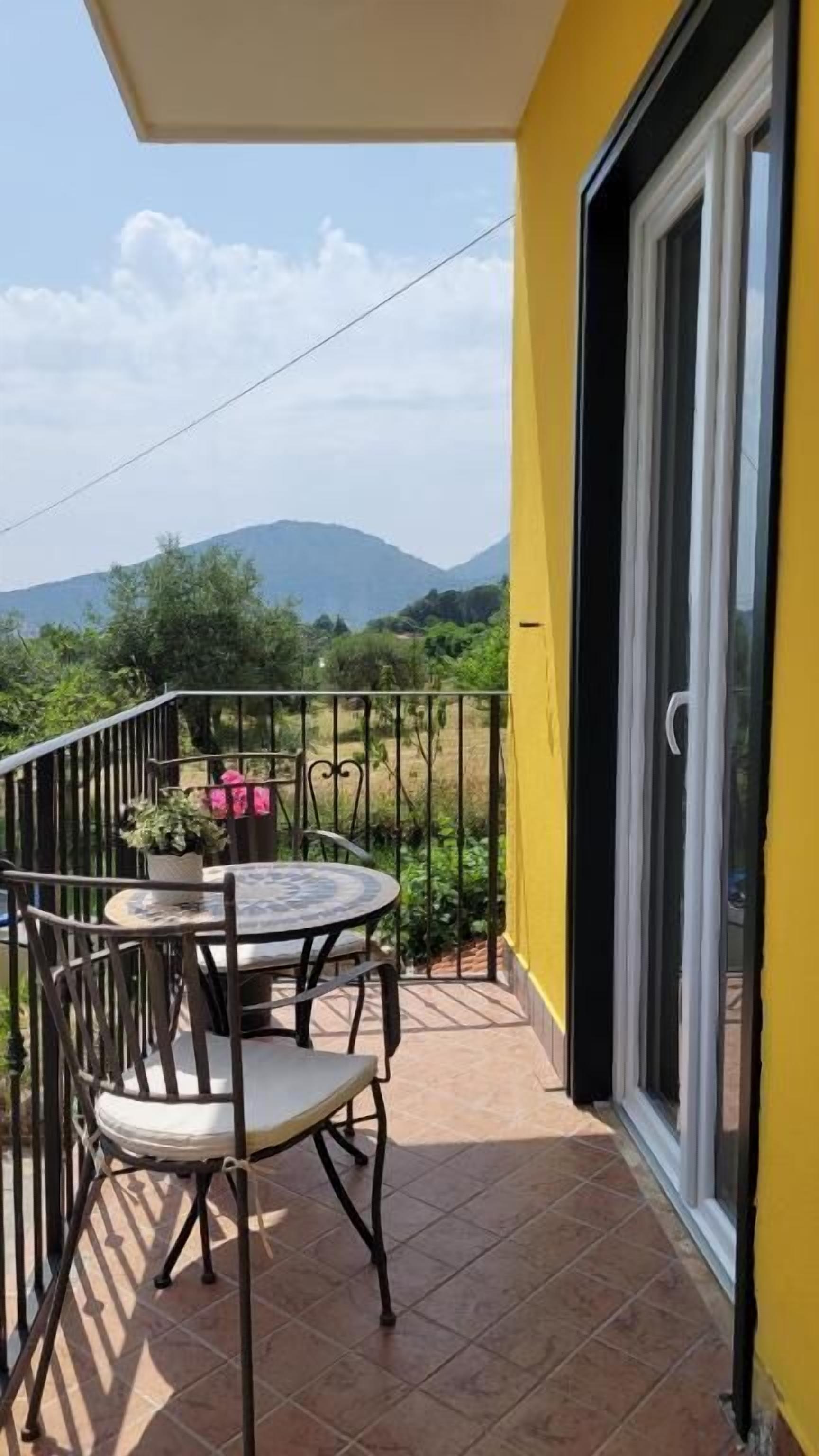 Chambre Double Supérieure, balcon, vue montagne | Restauration extérieure