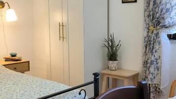 Kamar Double Standar, pemandangan kebun