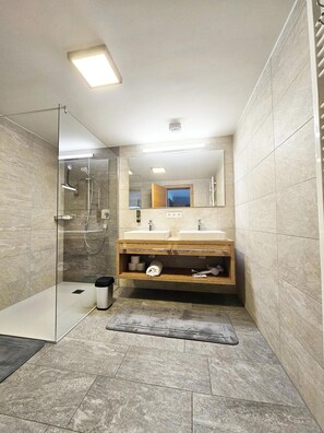 Shower, hair dryer, towels, soap - #3 Design Panorama Apartment, BBQ, 6 guests (Arzl)