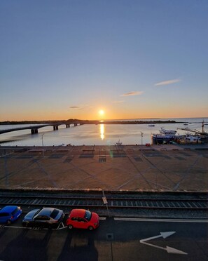 Phòng, 1 phòng ngủ, ban công, quang cảnh thành phố | Bãi đậu xe