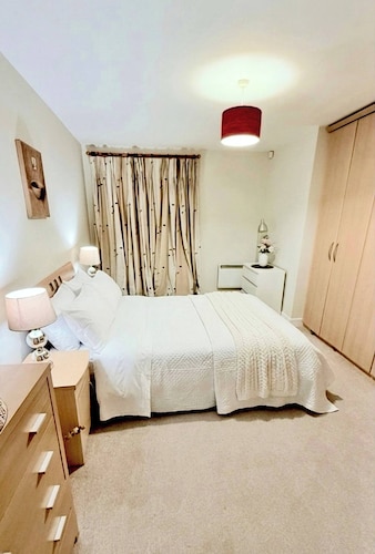 Room-charming Double Bedroom With Stunni