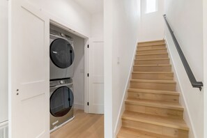 Interior - Upscale Austin Retreat 6BR Sleeps 16+ Minutes to Downtown (Austin)