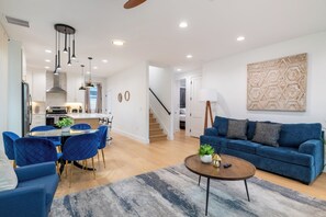 Interior - Upscale Austin Retreat 6BR Sleeps 16+ Minutes to Downtown (Austin)