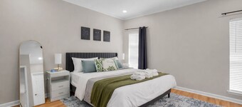 4 Bedroom House with Fast Wifi, Game Room, Fireplace, 2 King Beds, Grill, Office