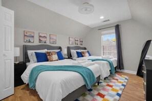 4 habitaciones, tabla de planchar con plancha, wifi y ropa de cama 