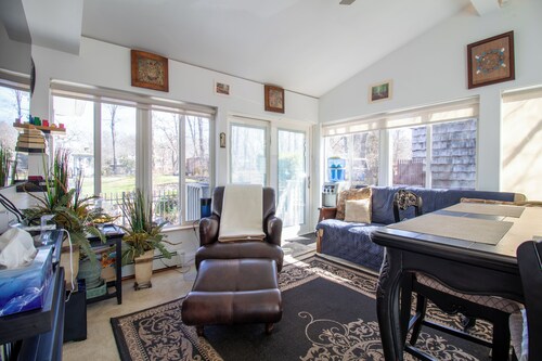 Peaceful 3BR Garden Cottage Long Island Escape