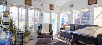 Peaceful 3BR Garden Cottage Long Island Escape