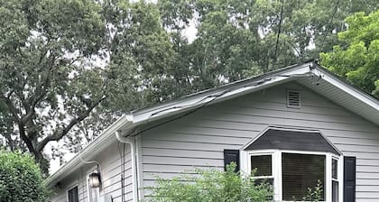 Peaceful 3BR Garden Cottage Long Island Escape