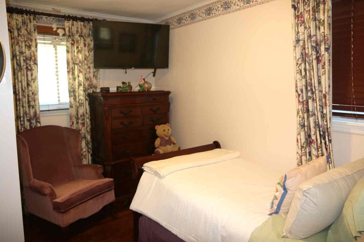 3 habitaciones, escritorio, tabla de planchar con plancha y wifi gratis 
