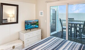 3 bedrooms, iron/ironing board, free WiFi, bed sheets - Soundside Escape - Mariner's Point (Salter Path)
