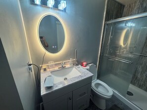 Bathroom - Great Masters Rental! Charming 3-bedroom house in Augusta (Augusta)