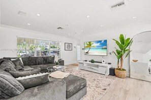 Living area - Waterfront! Pool Paradise Home (Wilton Manors)