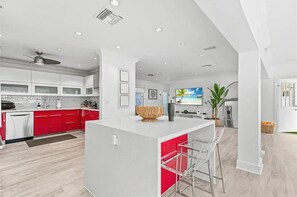 Fridge, microwave, oven, stovetop - Waterfront House for 8 w Pool Near Las Olas (Wilton Manors)