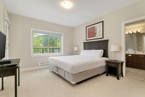 2 bedrooms, WiFi, bed sheets - Opulent Oasis: Exquisite 2-Bedroom Retreat (Harrison Hot Springs)