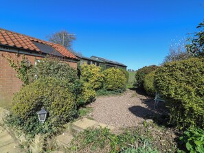 Property grounds - Highfields (Newark)