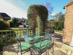 Outdoor dining - Highfields (Newark)