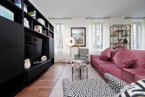 Living area - Pirandello Luxury Home, in the prestigious Palazzo Raggi, in the heart of Rome (Roma)