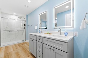 Shower, hair dryer, towels, soap - Waterfront Villa! Heated Pool, Paddle Boards, and Game Room, Sleeps 20! (Clearwater)