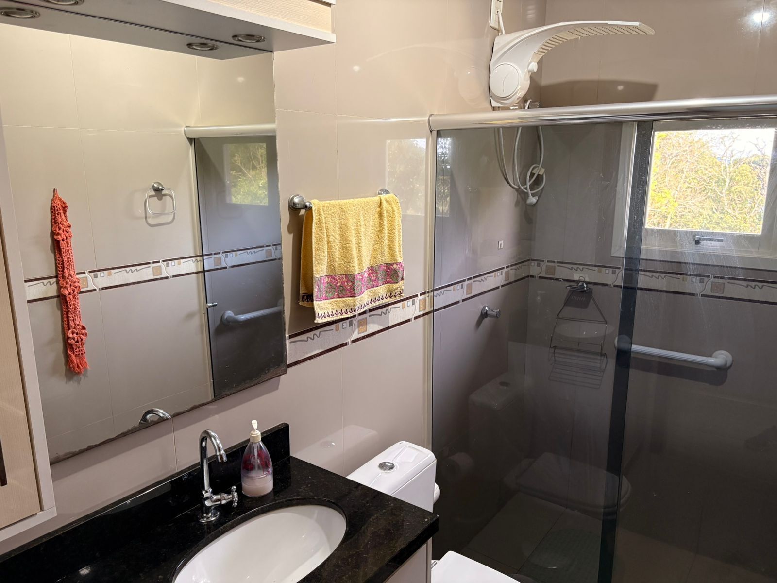Haartrockner, Handtücher, Toilettenpapier