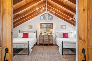 Room - Luxury Tesuque Retreat, Hot Tub, Kiva Fireplaces (Santa Fe)