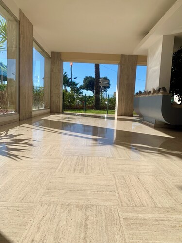 Appartement au bord de mer avec piscine résidentielle