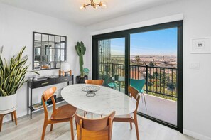 Dining - Charming Mission Hills Retreat 2BR Parking (San Diego)