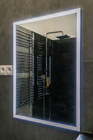 Shower, hair dryer, towels, soap - Panoramic Top-Floor Downtown Apartment with Citadel & Liberty Statue View (Budapest)