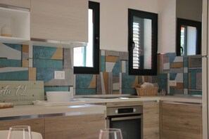 Fridge, oven, stovetop, dishwasher