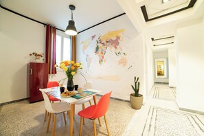 Dining - Vrbo Property (Roma)