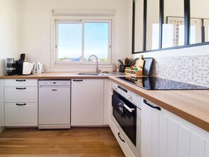 Fridge, oven, dishwasher, toaster - Le nid de port-lin - Les Gîtes de la Côte d'Amour (LE CROISIC)
