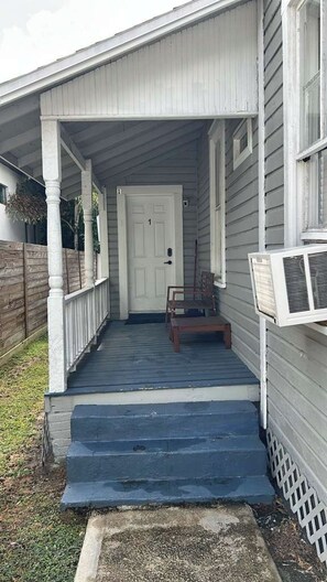 Exterior detail - Trendy Bungalow near Armature and Downtown Tampa (Tampa)