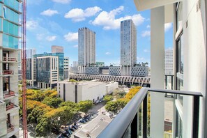 Property grounds - Modern Downtown Miami Studio - Rooftop Pool (Miami)