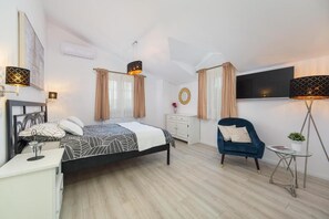 3 chambres, fer et planche à repasser, accès Internet, draps fournis