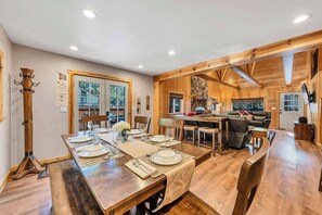 Dining - Black Bear Hideaway | Walk to Lake Tahoe + Hot Tub (South Lake Tahoe)