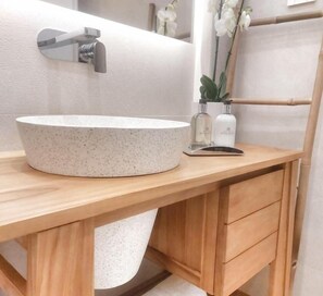 Superior Suite, Sea View | Bathroom - DelMar Suites Syros (Finikas)