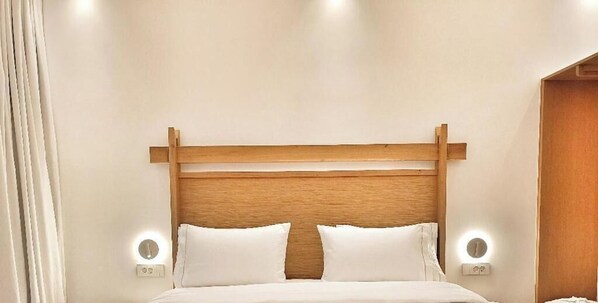 Superior Suite, Sea View | In-room safe, blackout drapes, soundproofing, iron/ironing board