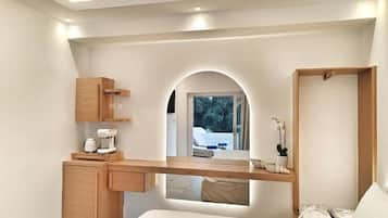 Deluxe Suite, Sea View | In-room safe, blackout drapes, soundproofing, iron/ironing board