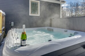 Outdoor spa tub - Spacious Mount Snow Retreat w/ Hot Tub, Game Room (Dover)