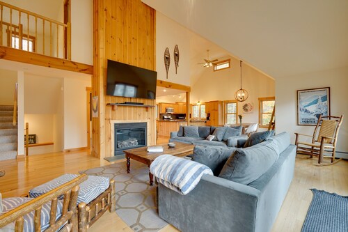 Spacious Mount Snow Retreat w/ Hot Tub, Game Room