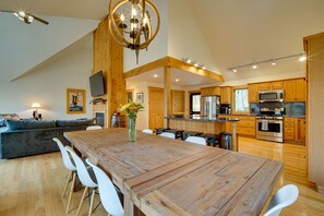 Interior - Spacious Mount Snow Retreat w/ Hot Tub, Game Room (Dover)