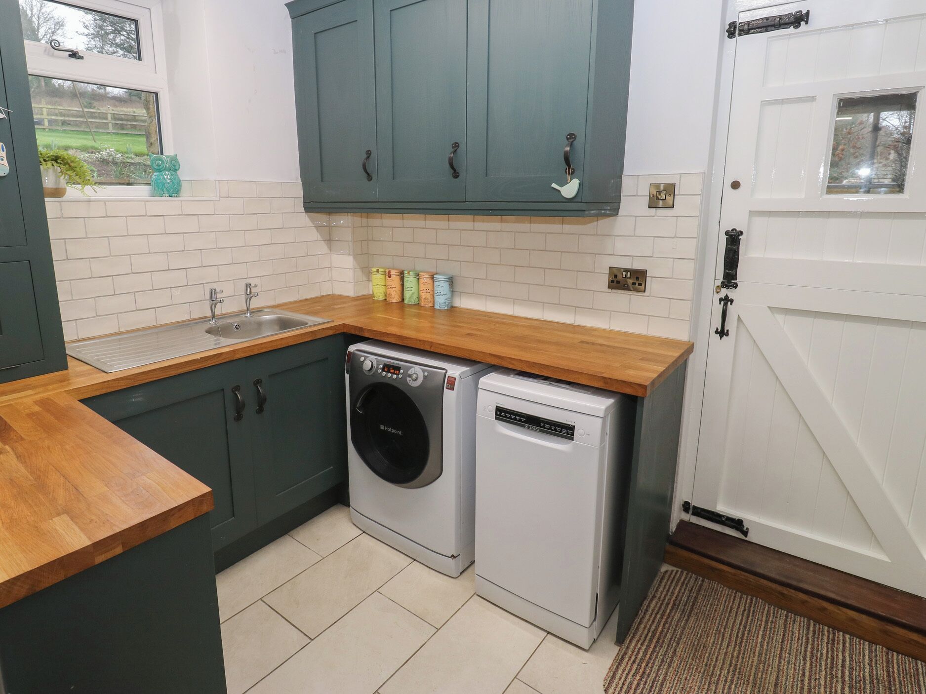 Dishwasher, cookware/dishes/utensils