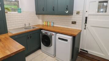 Dishwasher, cookware/dishes/utensils