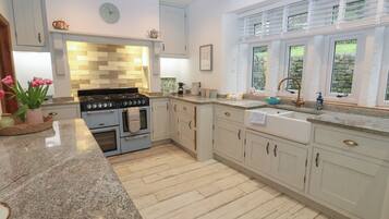 Dishwasher, cookware/dishes/utensils