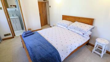 Cottage | 3 bedrooms, individually decorated, individually furnished, free WiFi
