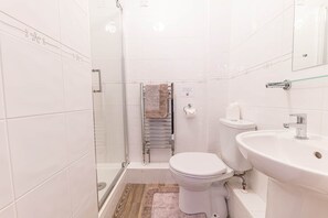 Hair dryer, towels - Tigg's Place, 5 Howrahs Court (Keswick)