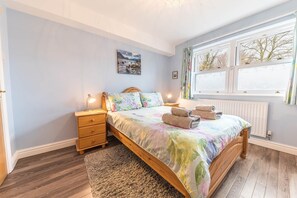 Iron/ironing board, WiFi, bed sheets - Tigg's Place, 5 Howrahs Court (Keswick)