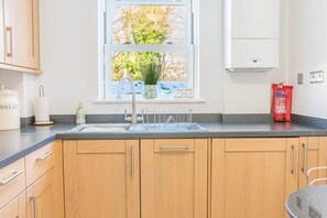 Fridge, microwave, oven, stovetop - Riverside View, 5 Elm Court, Elliott Park (Keswick)